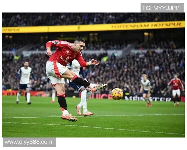 足总杯激战巴萨凭借帽子戏法力克曼联全场沸腾的精彩瞬间回顾