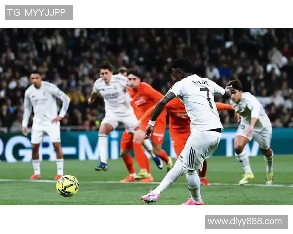 欧冠激战皇马险胜多特蒙德红牌争议引发全场热议与转会传闻